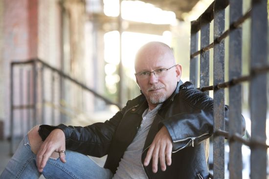 Tomek Motyka, sesja plenerowa Wrocław,zdjęcia na płytę,sesja wizerunkowa foto Luiza Różycka