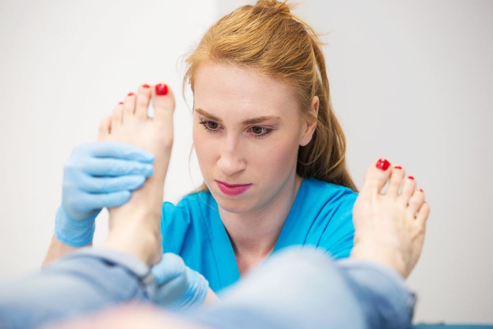 Małgorzata Andrusiów, fizjoterapeuta Wrocław, Ortomedicum Wrocław, gabinet podologiczny, sesja wizerunkowa, usługi podologiczne, pedicure, foto Luiza Różycka fotografia 2