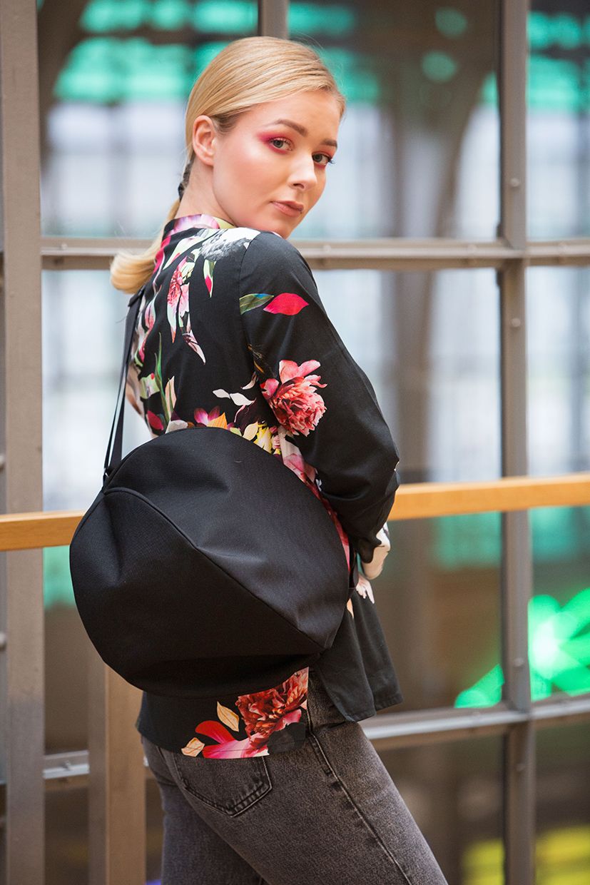 Fotografia wizerunkowa, sesja plenerowa Wrocław, Luiza Różycka, Wrocław, Lula bag'y, Dworzec Główny, Wrocławska projektantka Barbara Nowacka, hand made, plecak worek, plecaki 12