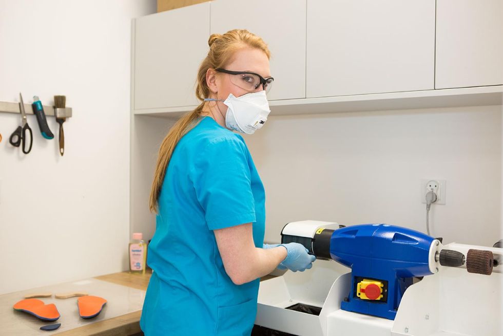 Małgorzata Andrusiów, fizjoterapeuta Wrocław, Ortomedicum Wrocław, gabinet podologiczny, sesja wizerunkowa, usługi podologiczne, pedicure, foto Luiza Różycka fotografia 3